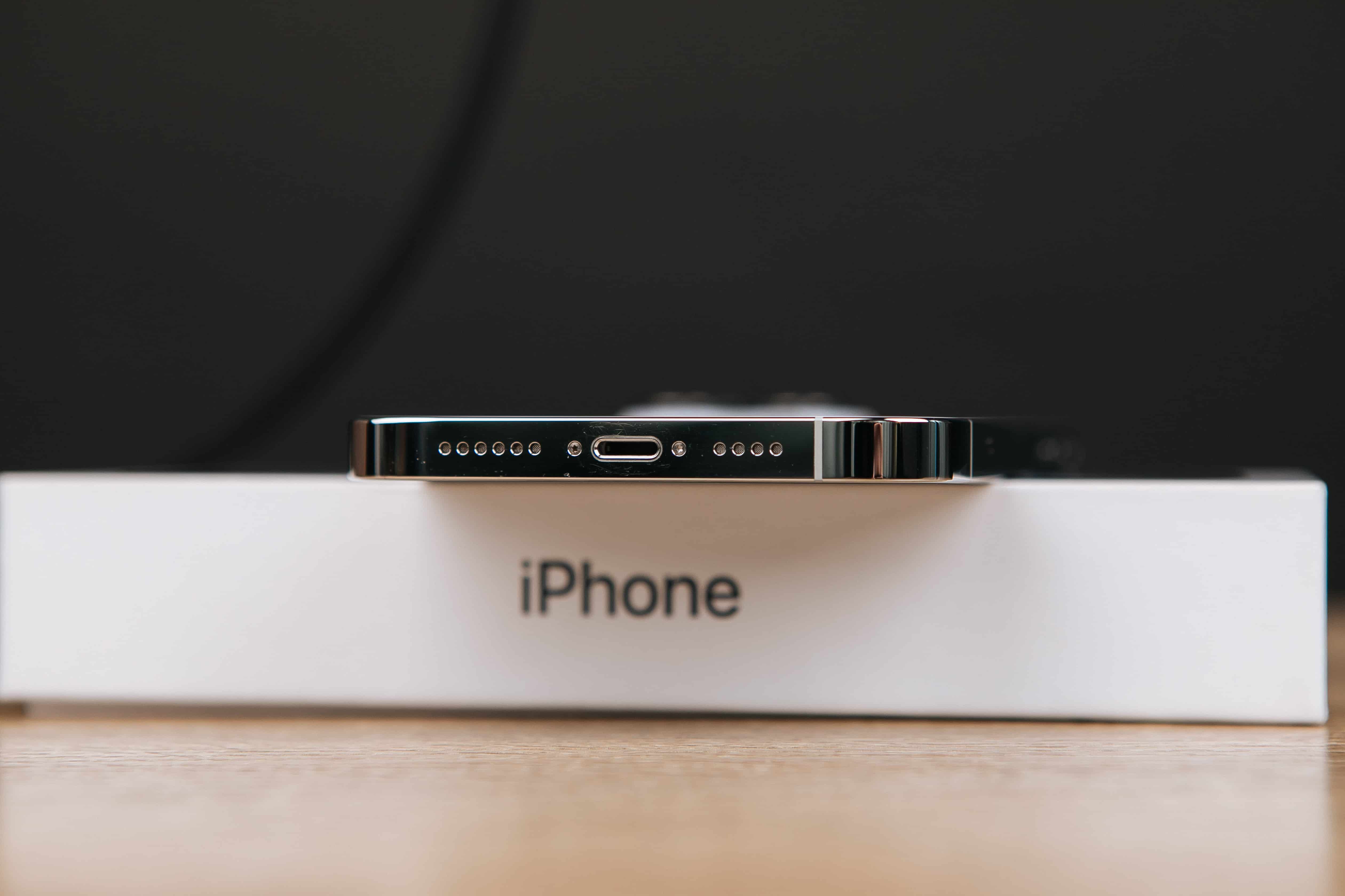 Apple iPhone 15 Pro Max 512GB Dual SIM White Titanium (MU2U3) б/у